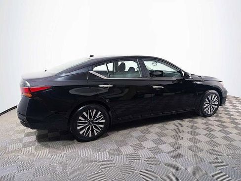 Certified 2023 Nissan Altima 2.5 SV w/ SV Premium Package AWD/4WD image 4