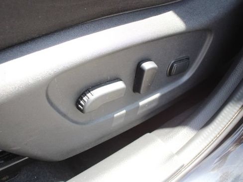 Used 2015 Nissan Rogue SV FWD image 3
