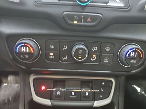 Used 2024 GMC Terrain SLE w/ Driver Convenience Package AWD/4WD image 22