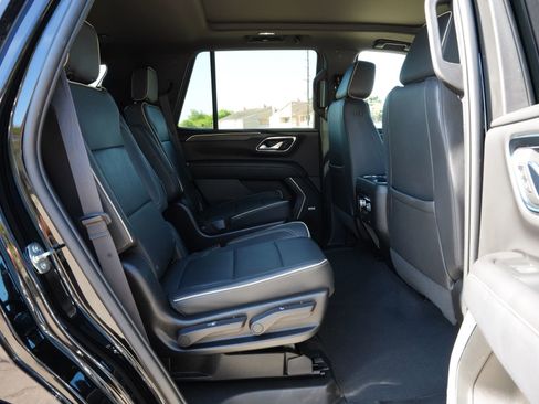 Used 2022 GMC Yukon SLT w/ SLT Luxury Package image 24