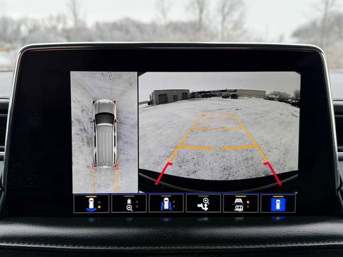 Used 2022 Chevrolet Tahoe Z71 w/ Off-Road Capability Package image 22