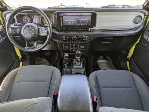 Used 2024 Jeep Gladiator Sport AWD/4WD image 15