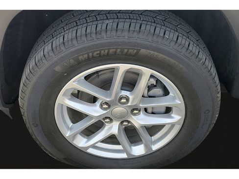 Used 2025 Jeep Grand Cherokee Laredo X AWD/4WD image 10