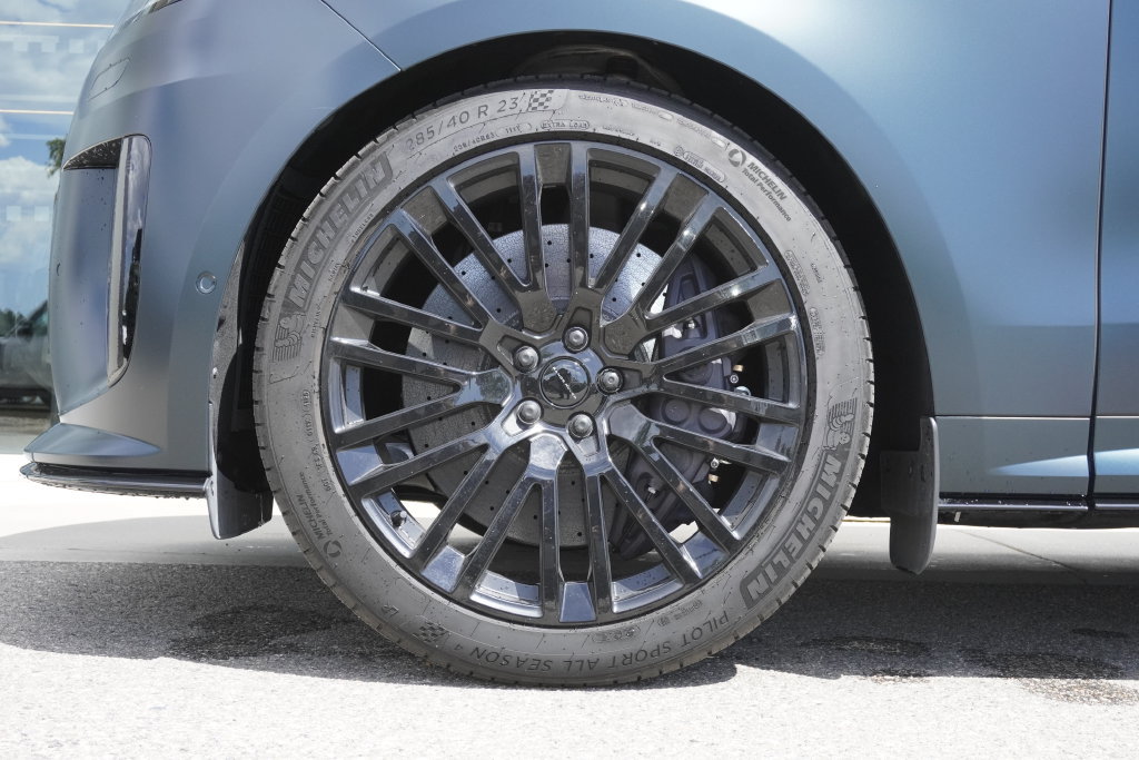 New 2026 Land Rover Range Rover Sport SV AWD/4WD image 31