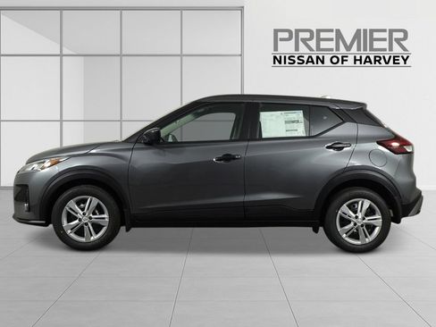 New 2025 Nissan Kicks Play S image 2