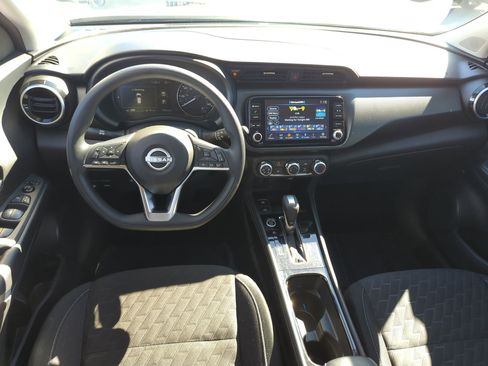 Used 2024 Nissan Kicks SV image 28