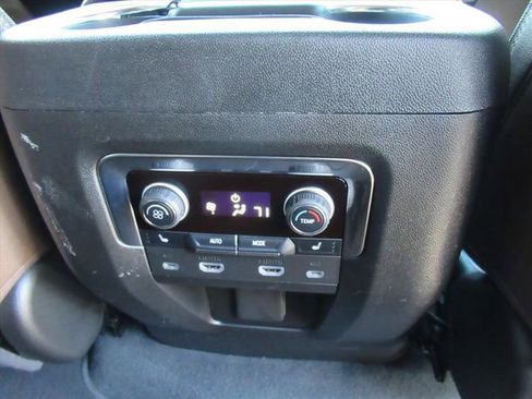 Used 2024 Chevrolet Suburban High Country w/ Advanced Technology Package image 15