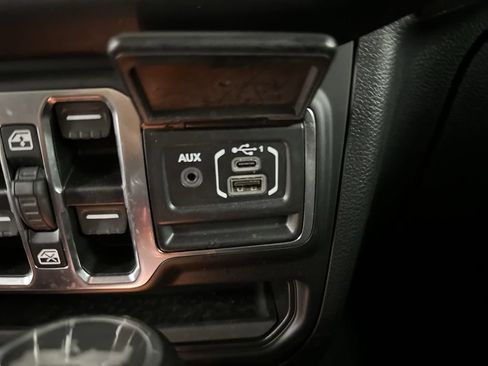 Used 2021 Jeep Wrangler Unlimited Sahara AWD/4WD image 56