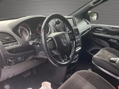Used 2018 Dodge Grand Caravan SE FWD image 15