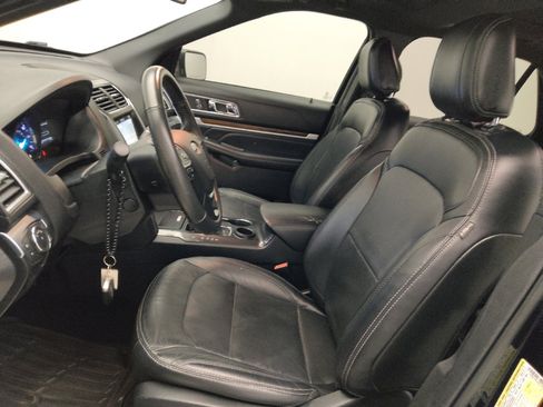 Used 2018 Ford Explorer Limited w/ Equipment Group 301A FWD image 17