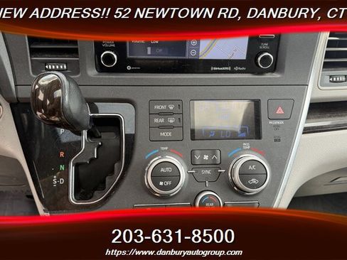 Used 2019 Toyota Sienna XLE Premium AWD/4WD image 23