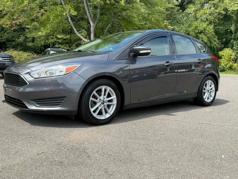 Used 2017 Ford Focus SE FWD image 3