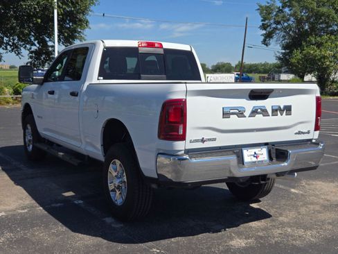 Used 2025 RAM 2500 Laramie AWD/4WD image 3