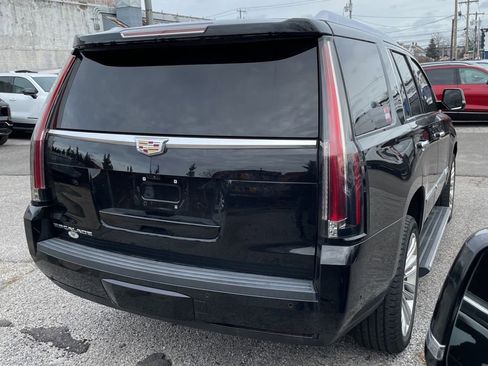 Used 2017 Cadillac Escalade Platinum image 3
