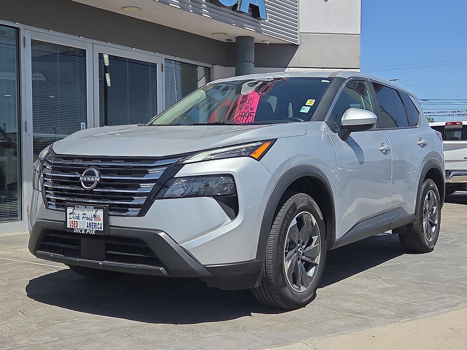 Used 2025 Nissan Rogue SV FWD image 2