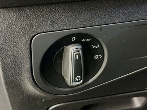 Used 2023 Volkswagen Tiguan SE image 17