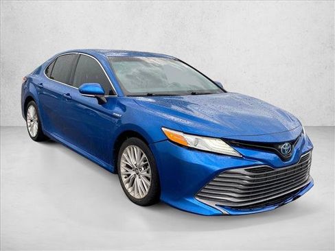 Used 2019 Toyota Camry XLE FWD image 3