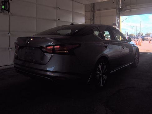 Used 2022 Nissan Altima 2.5 SV FWD image 4