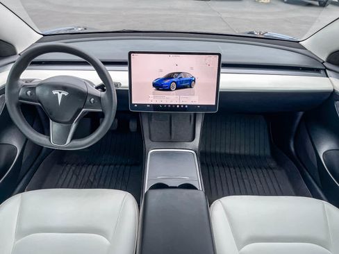 Used 2023 Tesla Model 3 Standard Range image 11