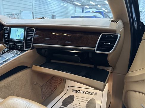 Used 2013 Porsche Panamera GTS image 32