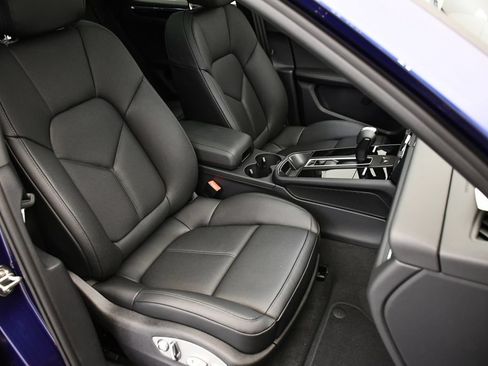 Certified 2026 Porsche Macan AWD/4WD image 51