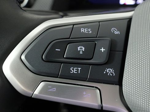 Used 2025 Volkswagen Atlas Cross Sport SEL Premium R-Line image 36