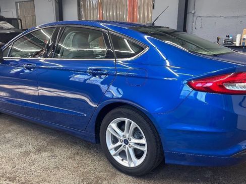 Used 2018 Ford Fusion SE w/ Fusion SE Technology Package image 3