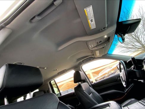 Used 2020 Chevrolet Suburban Premier image 14