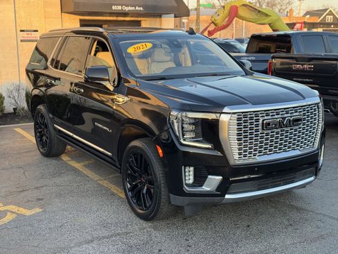 Used 2021 GMC Yukon Denali w/ Denali Premium Package image 12