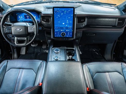 Used 2022 Ford Expedition Max Limited image 29