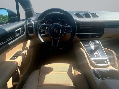 Used 2023 Porsche Cayenne Platinum Edition AWD/4WD image 4