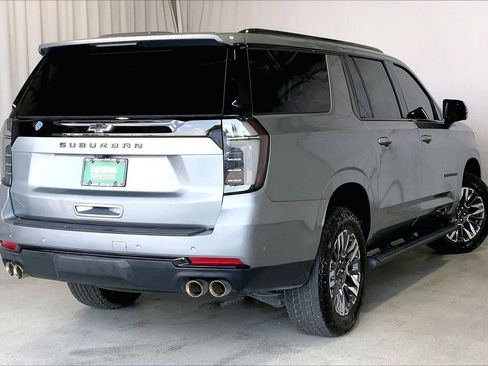 Used 2026 Chevrolet Suburban Z71 w/ Comfort Package AWD/4WD image 13