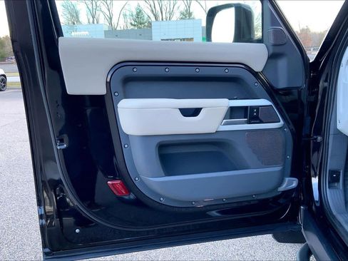 Used 2022 Land Rover Defender 90 X-Dynamic S image 19