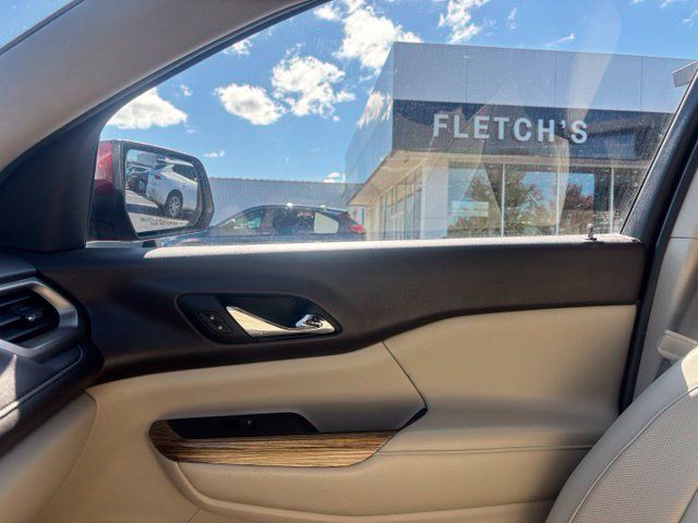 Used 2017 GMC Acadia Denali w/ Technology Package AWD/4WD image 13