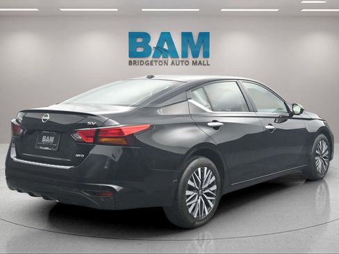 Used 2023 Nissan Altima 2.5 SV AWD/4WD image 8