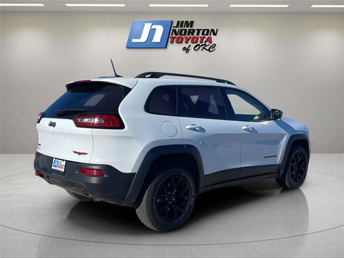 Used 2017 Jeep Cherokee Trailhawk w/ Comfort/Convenience Group image 5