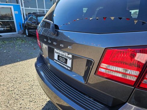 Used 2019 Dodge Journey SE image 18
