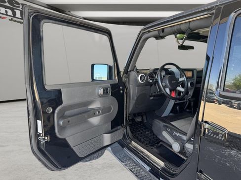 Used 2009 Jeep Wrangler Unlimited Sahara w/ Mopar Leather Group AWD/4WD image 11
