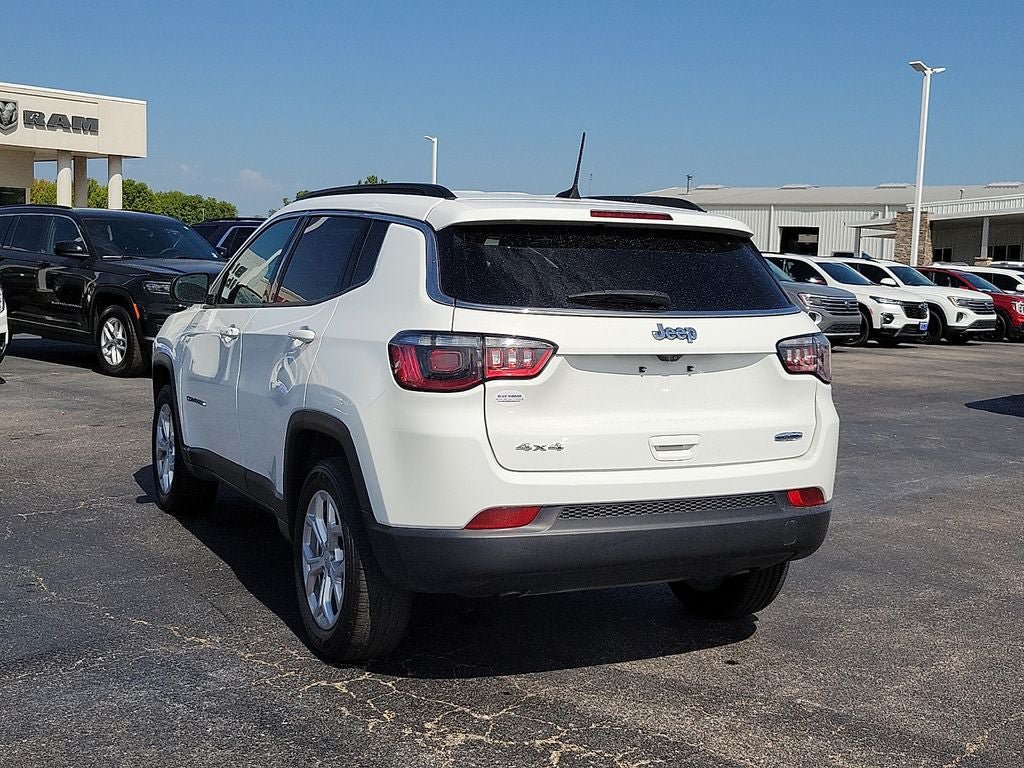 Used 2024 Jeep Compass Latitude AWD/4WD image 4