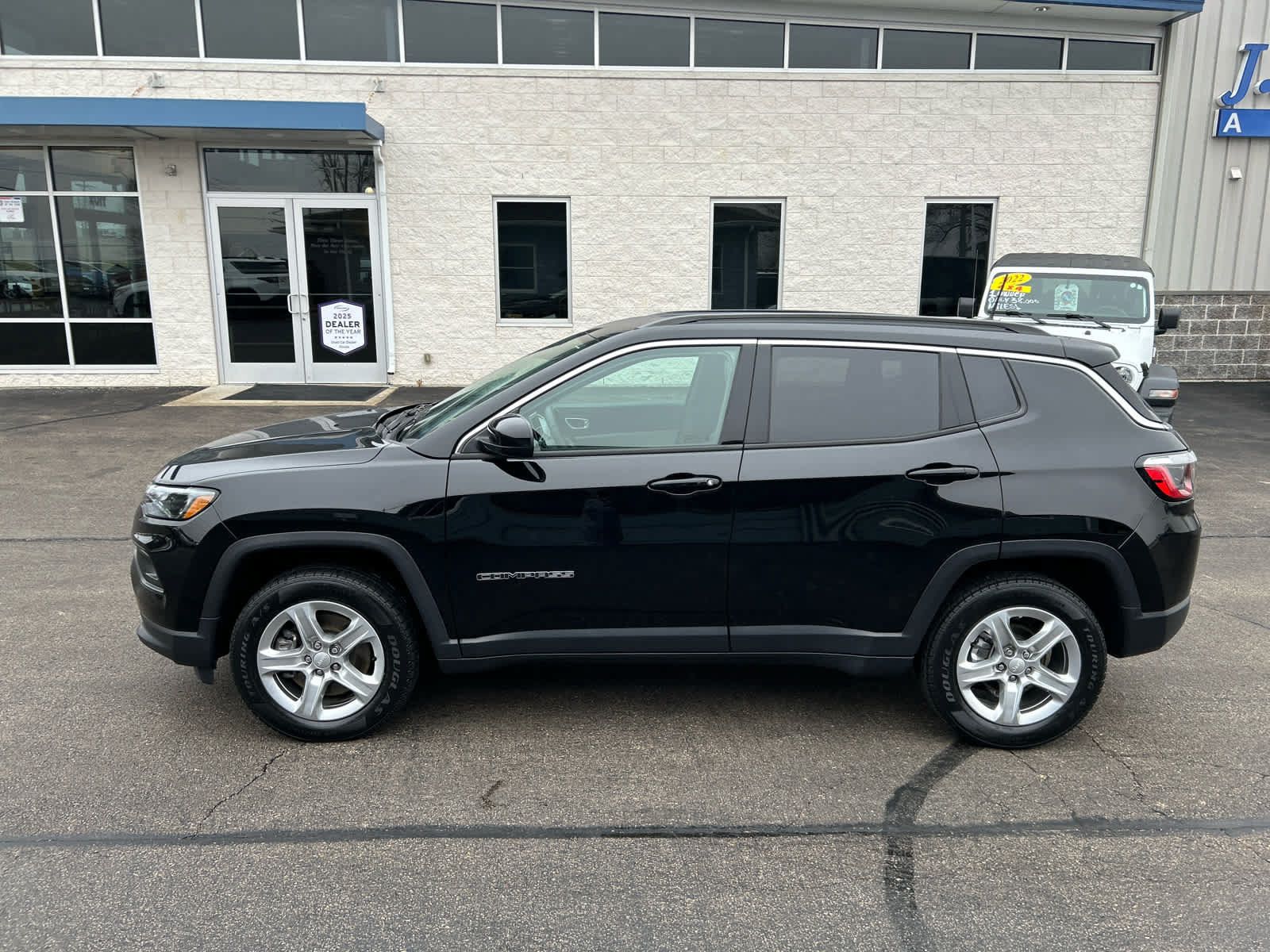 Used 2023 Jeep Compass Latitude w/ Convenience Group AWD/4WD image 6