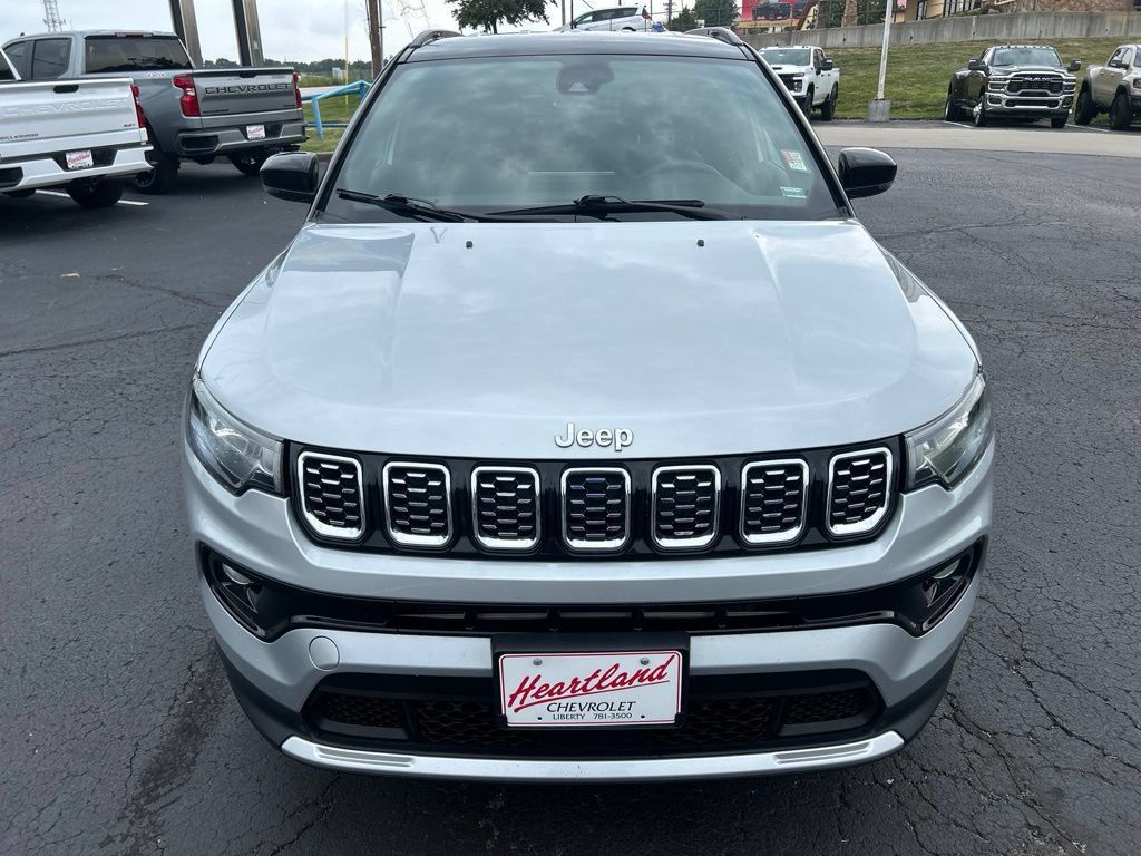 Used 2025 Jeep Compass Limited AWD/4WD image 2