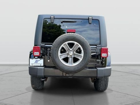 Used 2017 Jeep Wrangler Unlimited Sahara w/ Connectivity Group AWD/4WD image 6