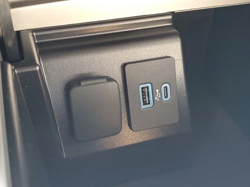 Used 2023 Ford Explorer XLT w/ Equipment Group 202A image 12