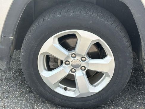 Used 2019 Jeep Compass Latitude w/ Cold Weather Group AWD/4WD image 9