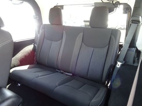 Used 2018 Jeep Wrangler Sahara image 11