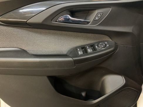 Used 2021 Chevrolet TrailBlazer LT w/ Convenience Package image 11