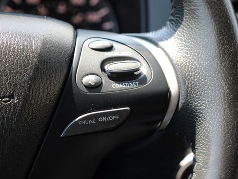 Used 2020 Nissan Pathfinder SV FWD image 17