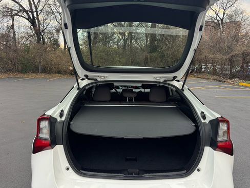 Used 2019 Toyota Prius L Eco image 28