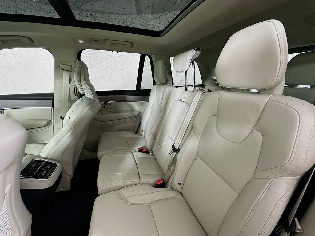 Used 2026 Volvo XC90 B6 Ultra w/ Protection Package AWD/4WD image 17