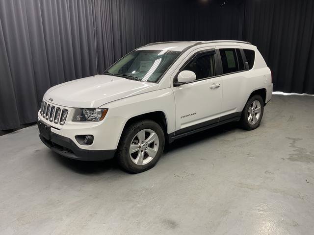 Used 2017 Jeep Compass Latitude AWD/4WD image 3